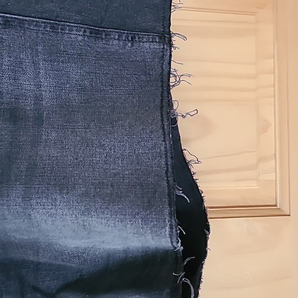Old Navy Mid Rise Boyfriend Denim Shorts - Picture 2 of 4